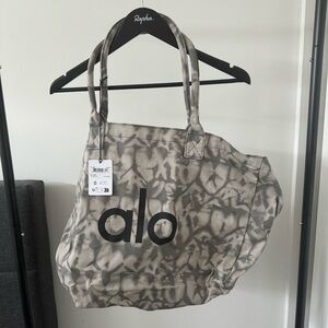 Alo tote bag